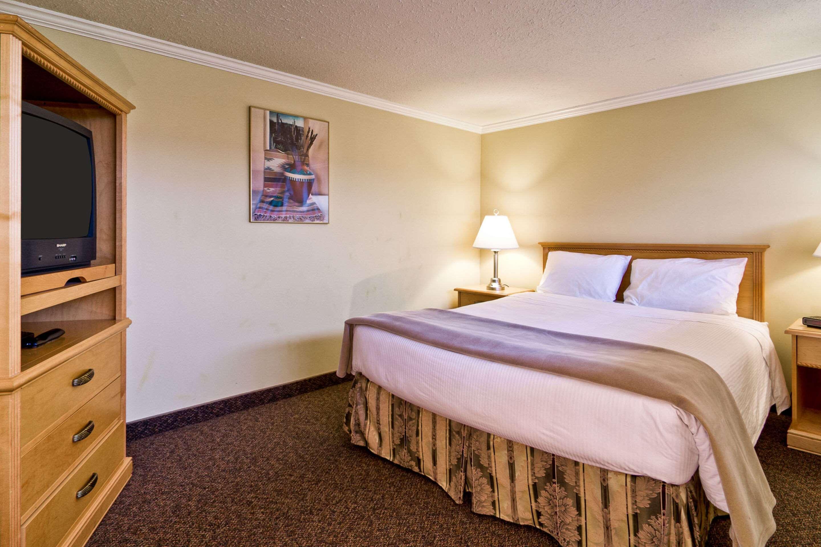 Econo Lodge Inn & Suites เคโลว์นา ภายนอก รูปภาพ