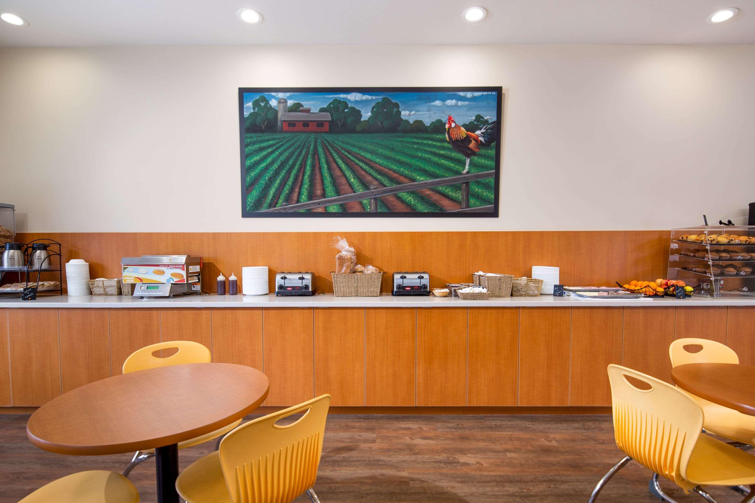 Econo Lodge Inn & Suites เคโลว์นา ภายนอก รูปภาพ