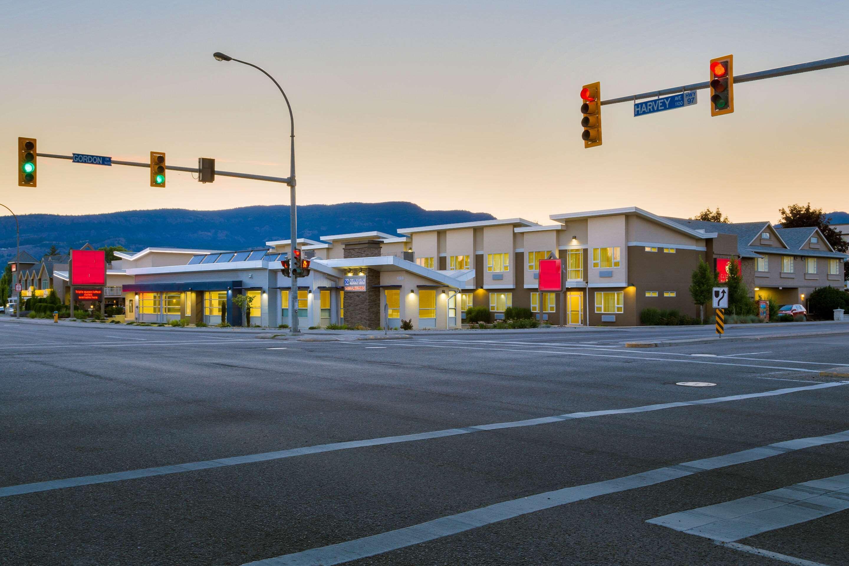 Econo Lodge Inn & Suites เคโลว์นา ภายนอก รูปภาพ