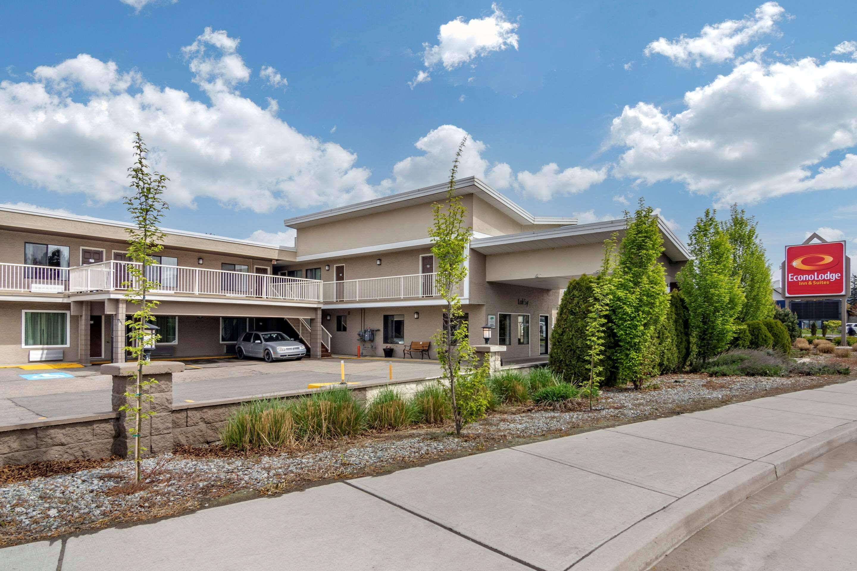 Econo Lodge Inn & Suites เคโลว์นา ภายนอก รูปภาพ