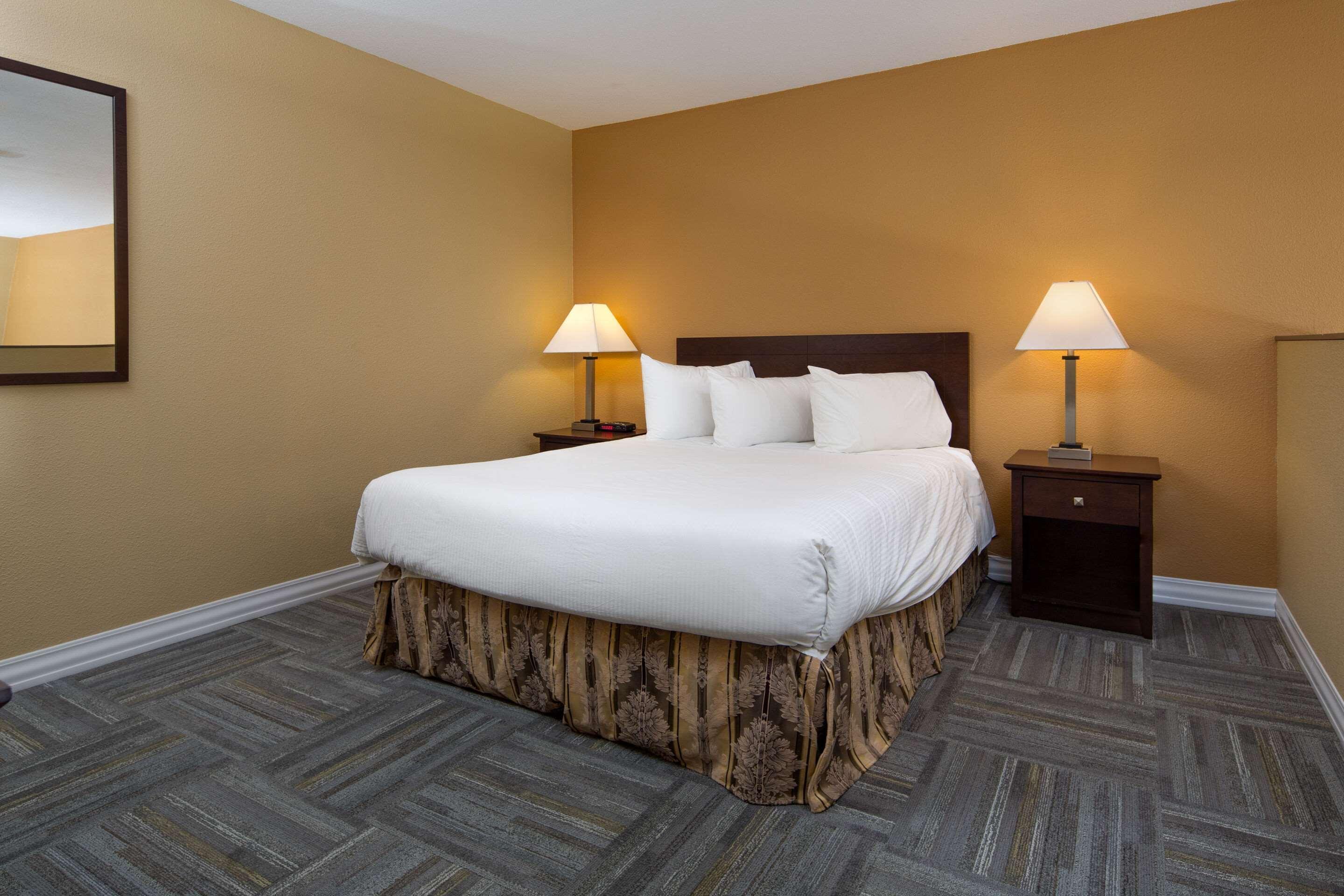 Econo Lodge Inn & Suites เคโลว์นา ภายนอก รูปภาพ