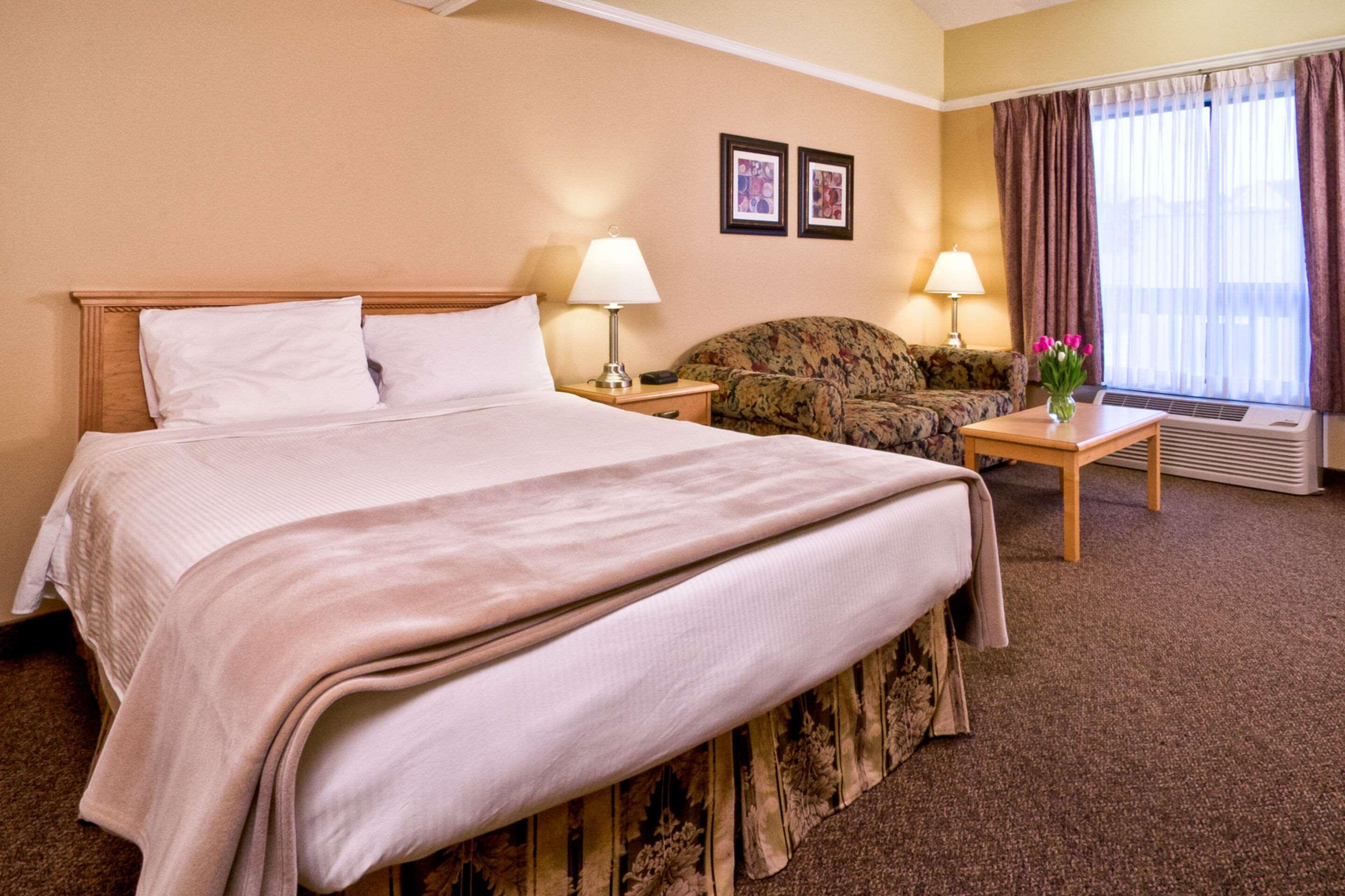 Econo Lodge Inn & Suites เคโลว์นา ภายนอก รูปภาพ
