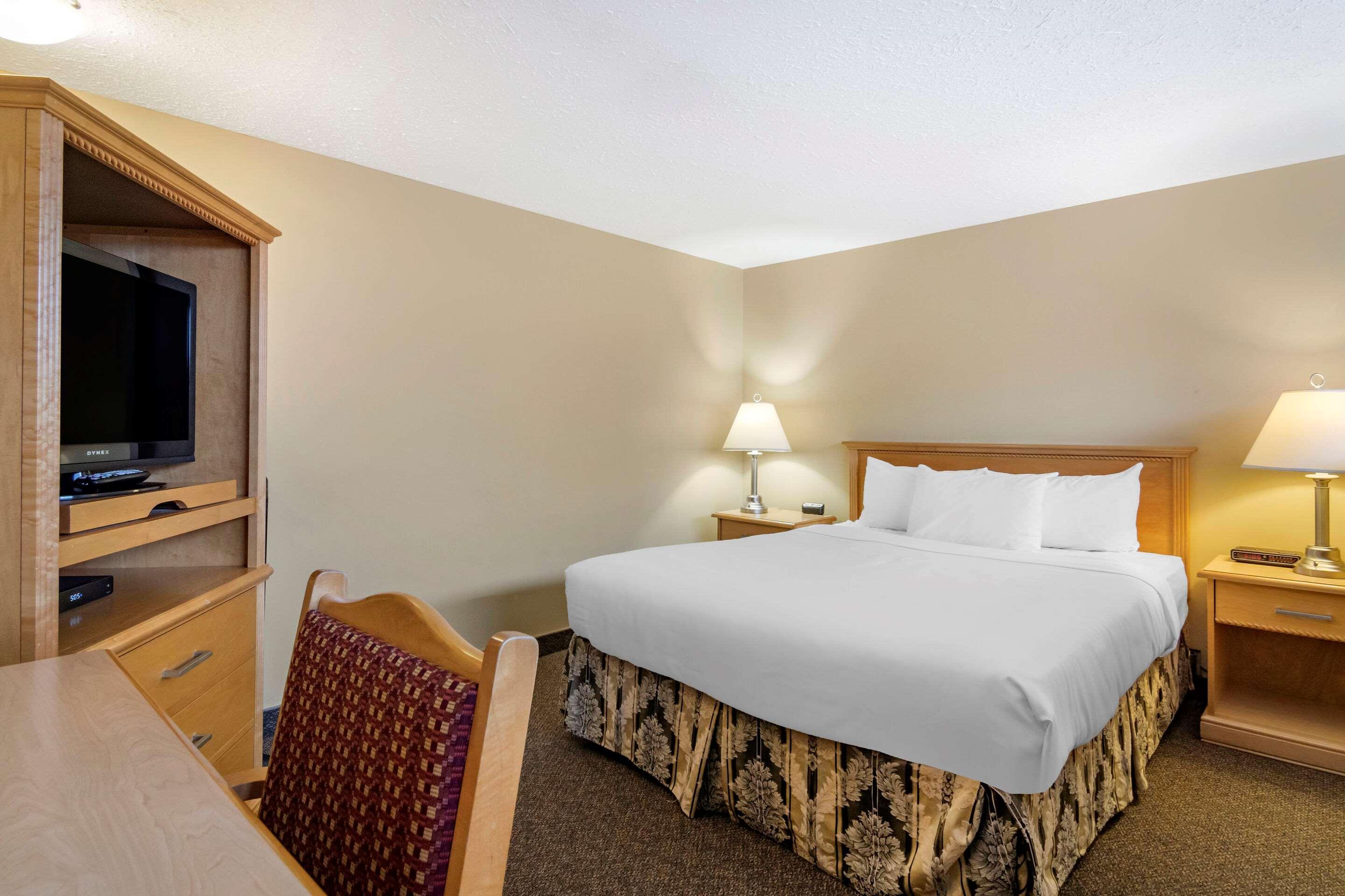 Econo Lodge Inn & Suites เคโลว์นา ภายนอก รูปภาพ